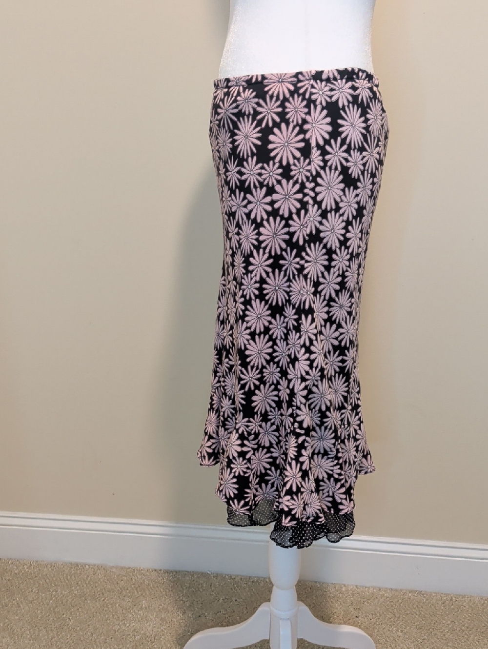 S.L.B 100% Silk Black Midi Skirt with Pink Daisy Print and Polka Dot Hem - Picture 5 of 7